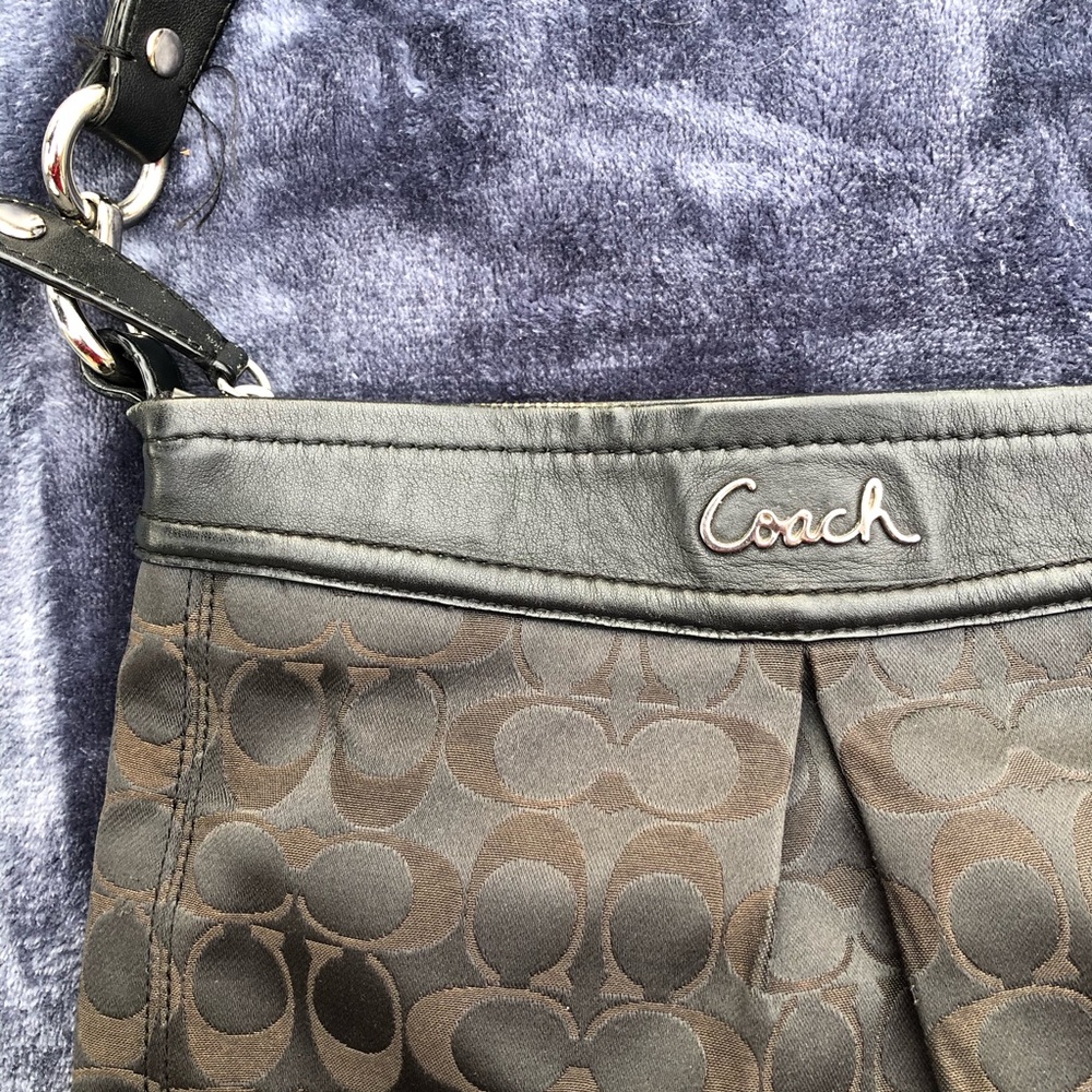 ❌ SOLD ❌ Black Coach Medium Shoulder Bag - Picture 2 of 9